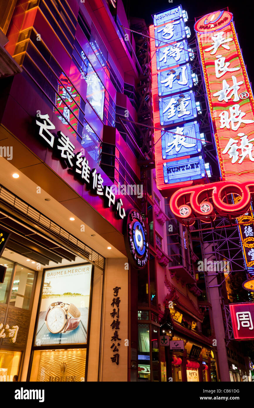 Einkaufsstraße Nanjing East Road, Shanghai, Volksrepublik China, VR China, Asien Stockfoto