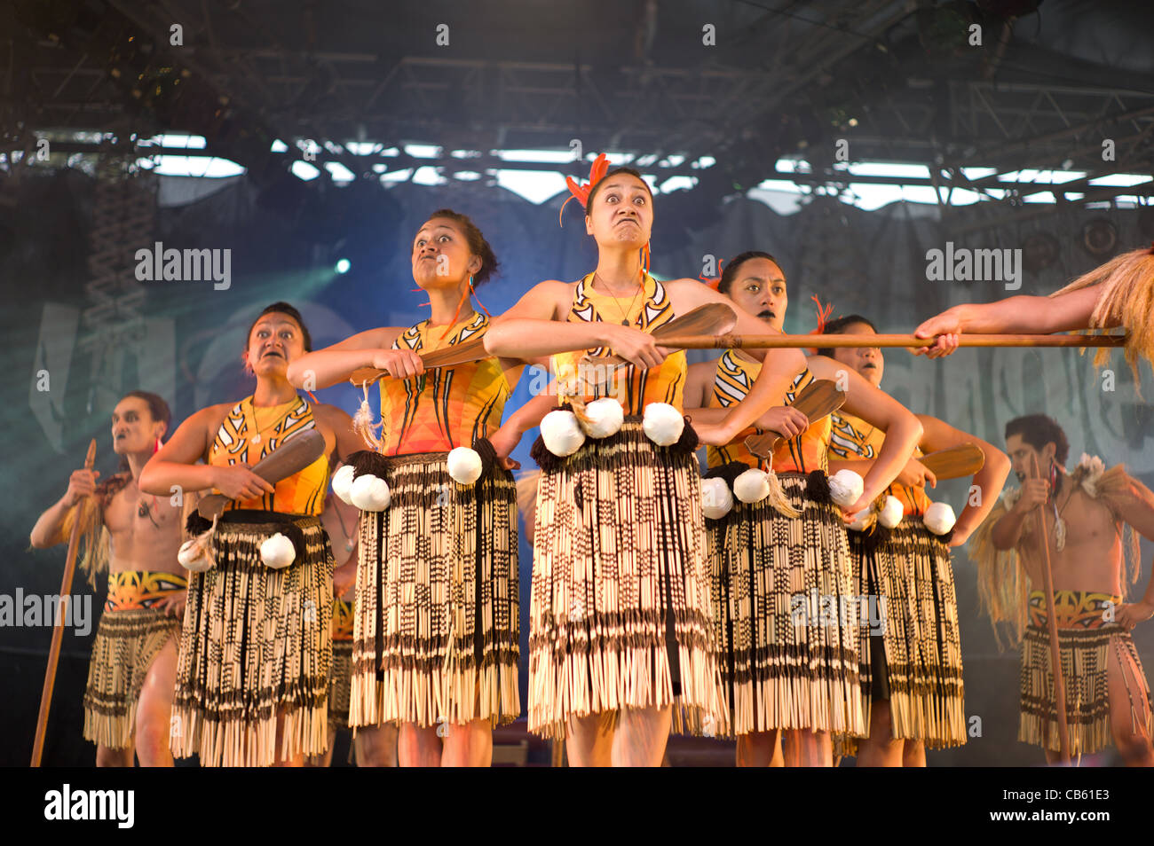 Beginn Performing Arts Tanz Gruppe durchführen Womadelaide Musik Kultur Festival Adelaide 2011 Maori traditionelle moderne Stockfoto