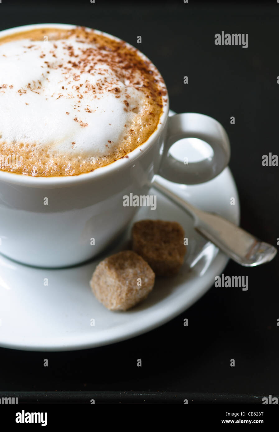 Weiße Tasse Cappuccino Stockfoto