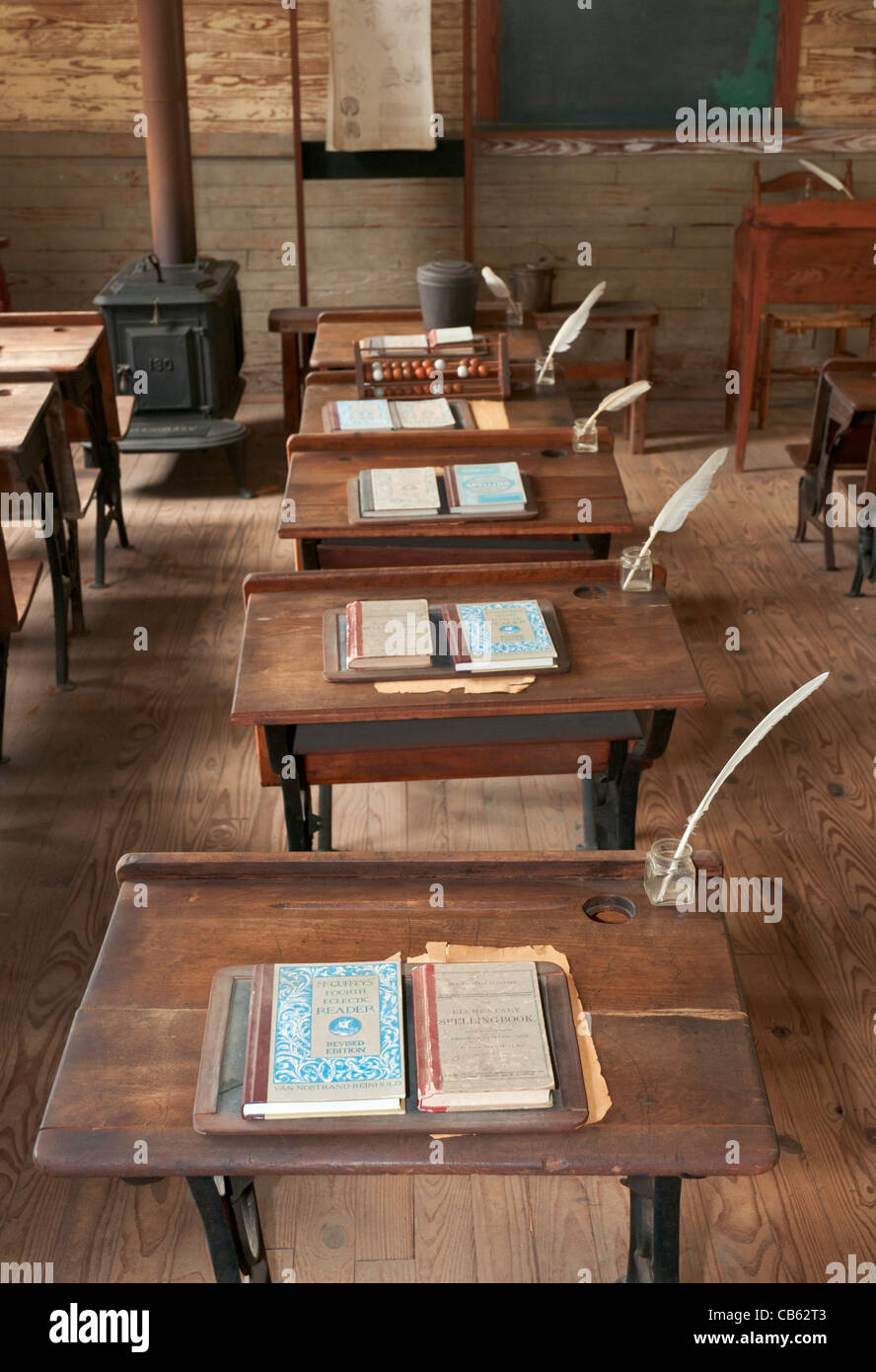 Alabama, Montgomery, Alabama Altstadt, Heimatmuseum, Adams Kapelle Schule, ca. 1895, McGuffeys Reader auf Tischplatte Leben Stockfoto