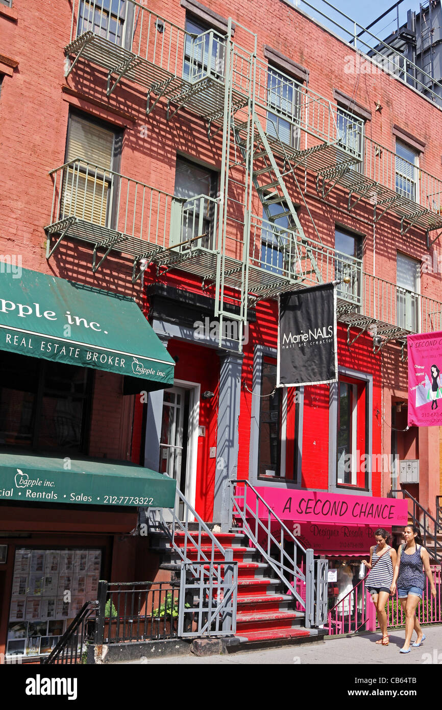New York City, street in Soho mit farbenfrohen Geschäften Stockfoto