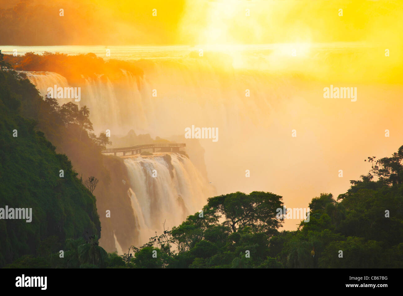 Sonnenaufgang über Iguazu Wasserfälle, Argentinien und Brasilien Stockfoto