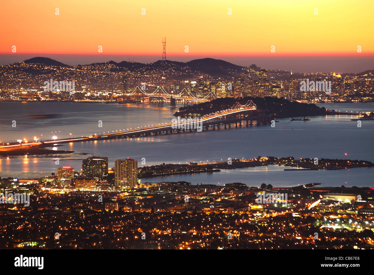 Luftbild von San Francisco und der Bay Bridge aus Berkeley Hills, East Bay, Kalifornien Stockfoto