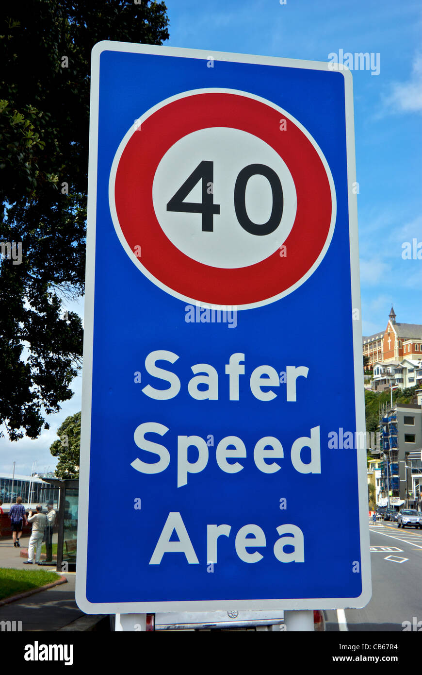40 km/h sicherer Geschwindigkeitsbereich Reduktion Zeichen im Bereich mit hohem Fußgängerverkehr Wellington New Zealand zu verlangsamen Stockfoto