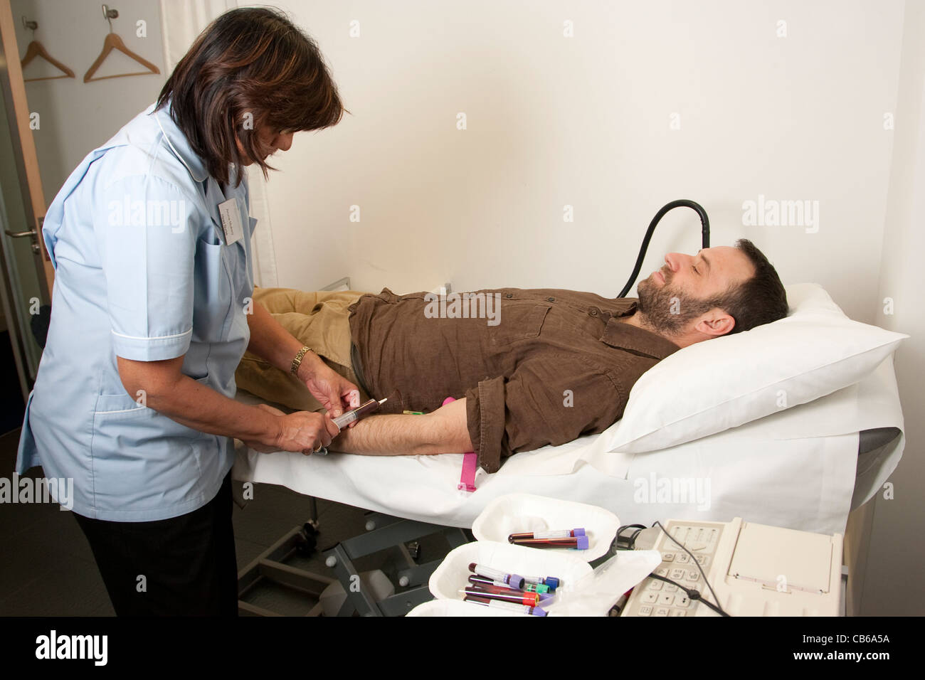 Patienten geben Blutproben an der Klinik für Diagnostik, neue Cavendish Street, London UK. Foto: Jeff Gilbert Stockfoto