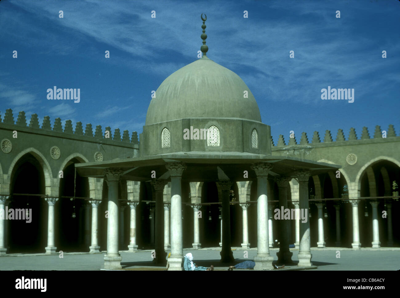 Blick auf den Innenhof der al-Amr-Moschee, original erbaut im Jahre 642 n. Chr., Ägypten Stockfoto