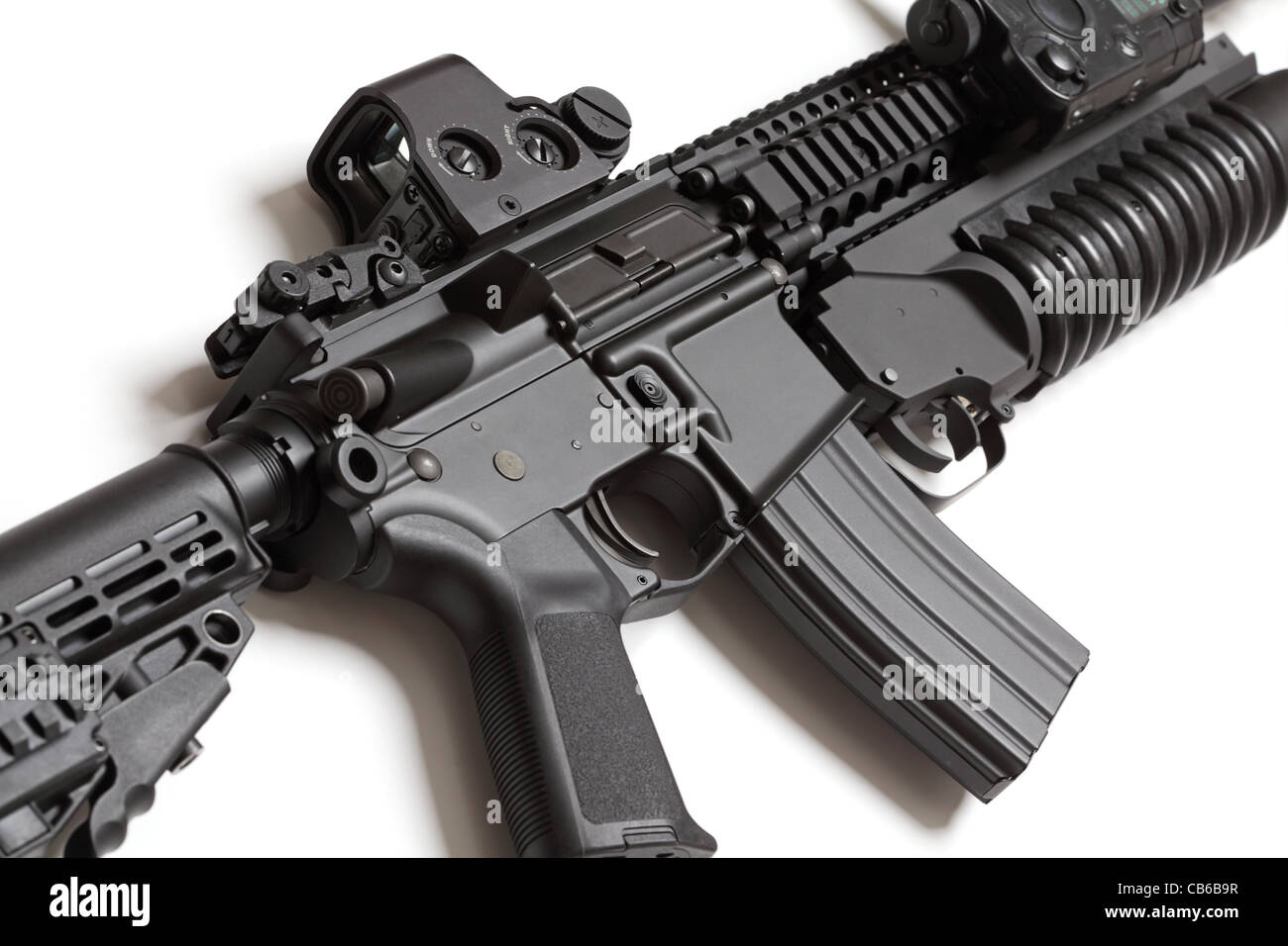 US Armee Assault Carbine mit Granate Louncher Nahaufnahme. Isoliert auf weißem Hintergrund. Waffe-Serie. Stockfoto