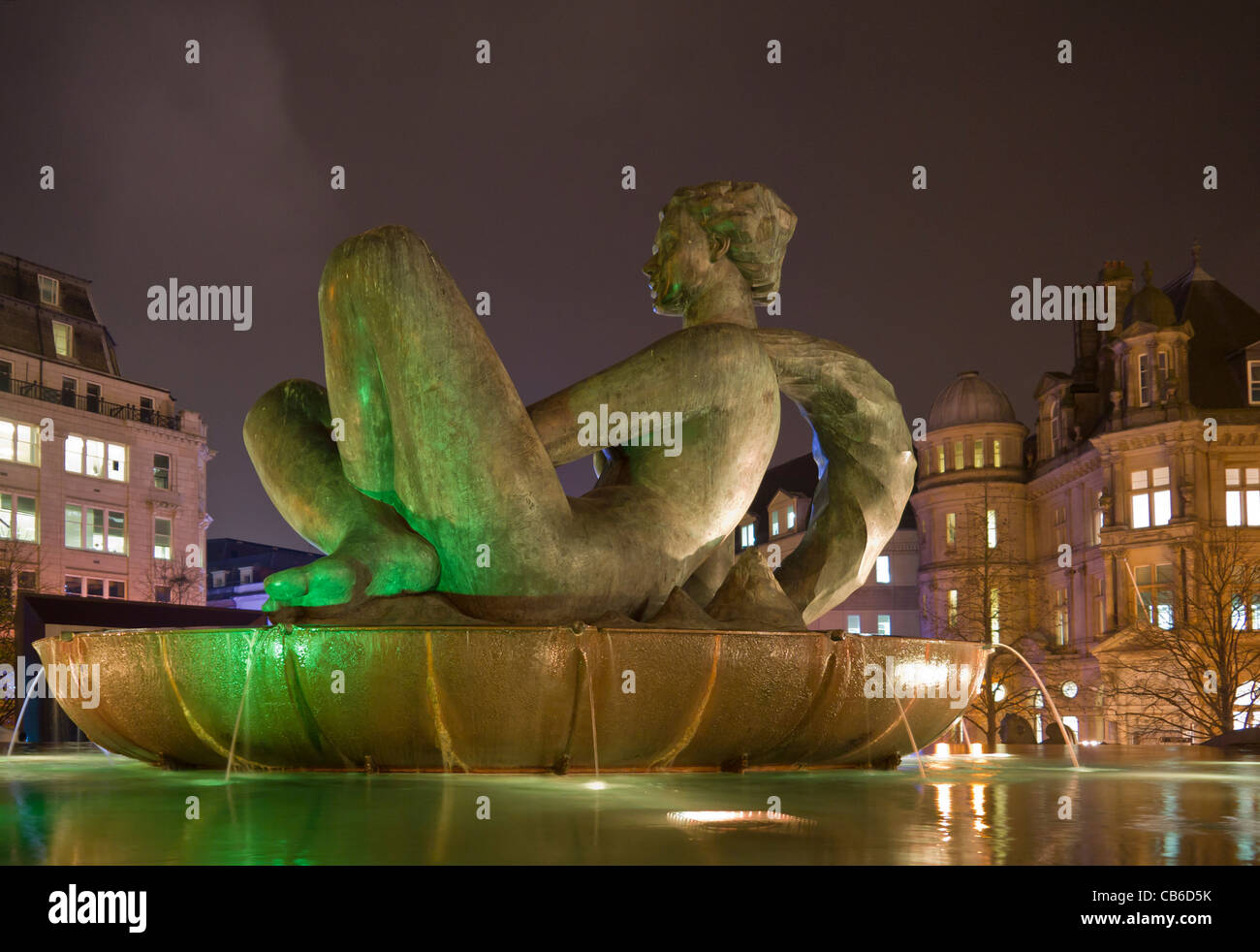 Flittchens in der Whirlpool-Statue Birmingham in der Nacht Stockfoto