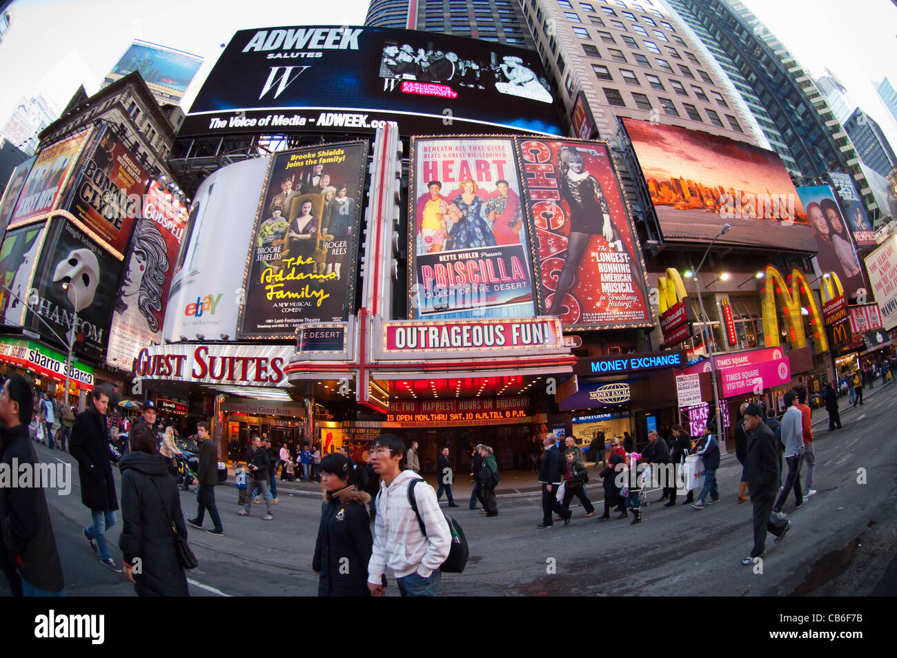 Werbung am Times Square in New York für Broadway-Theaterstücken und musicals Stockfoto