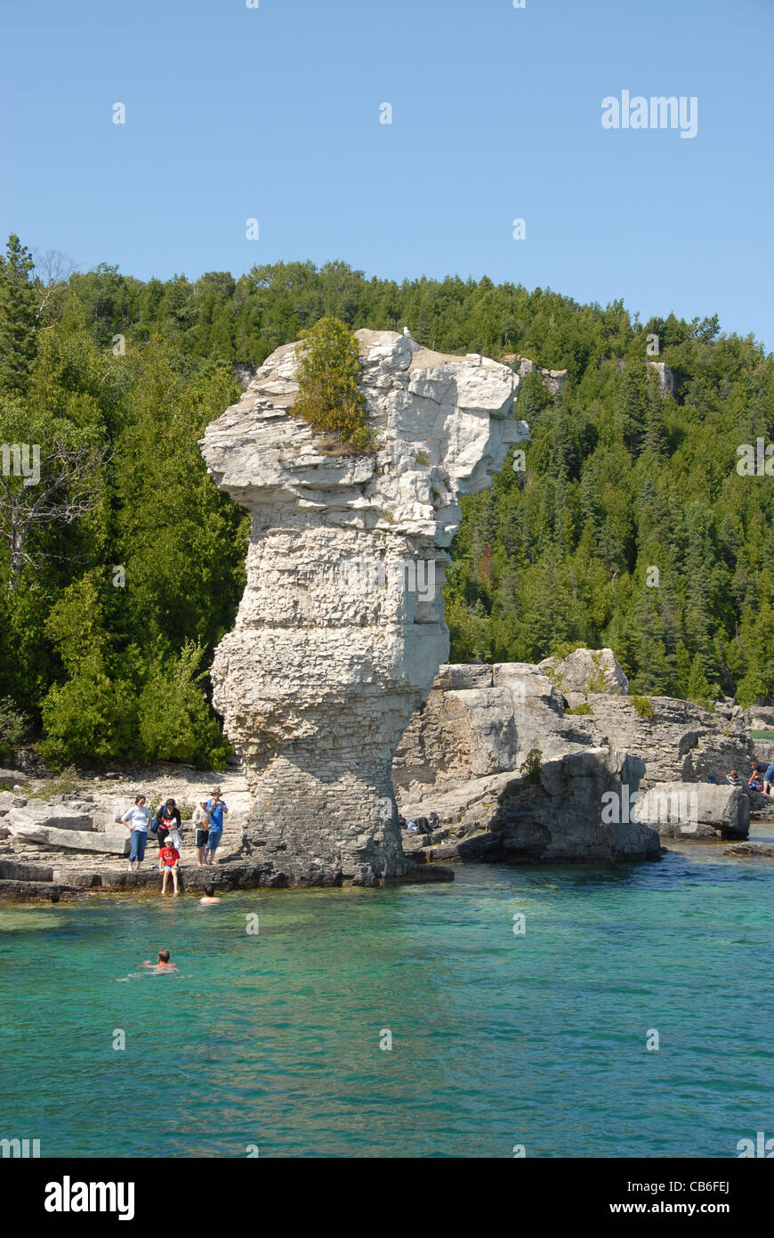 Rocky Säulen der Blumentopf Insel in der Fathom Five National Marine Park in der Nähe von Tobermory auf der Bruce Peninsula, Georgian Bay, Ontario, Kanada Stockfoto