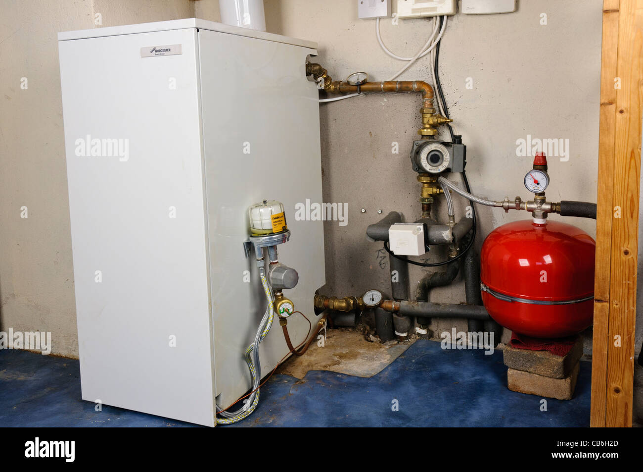 Neu installierte Öl in ein Hochdrucksystem häusliche Zentralheizung Kessel brennen Stockfoto