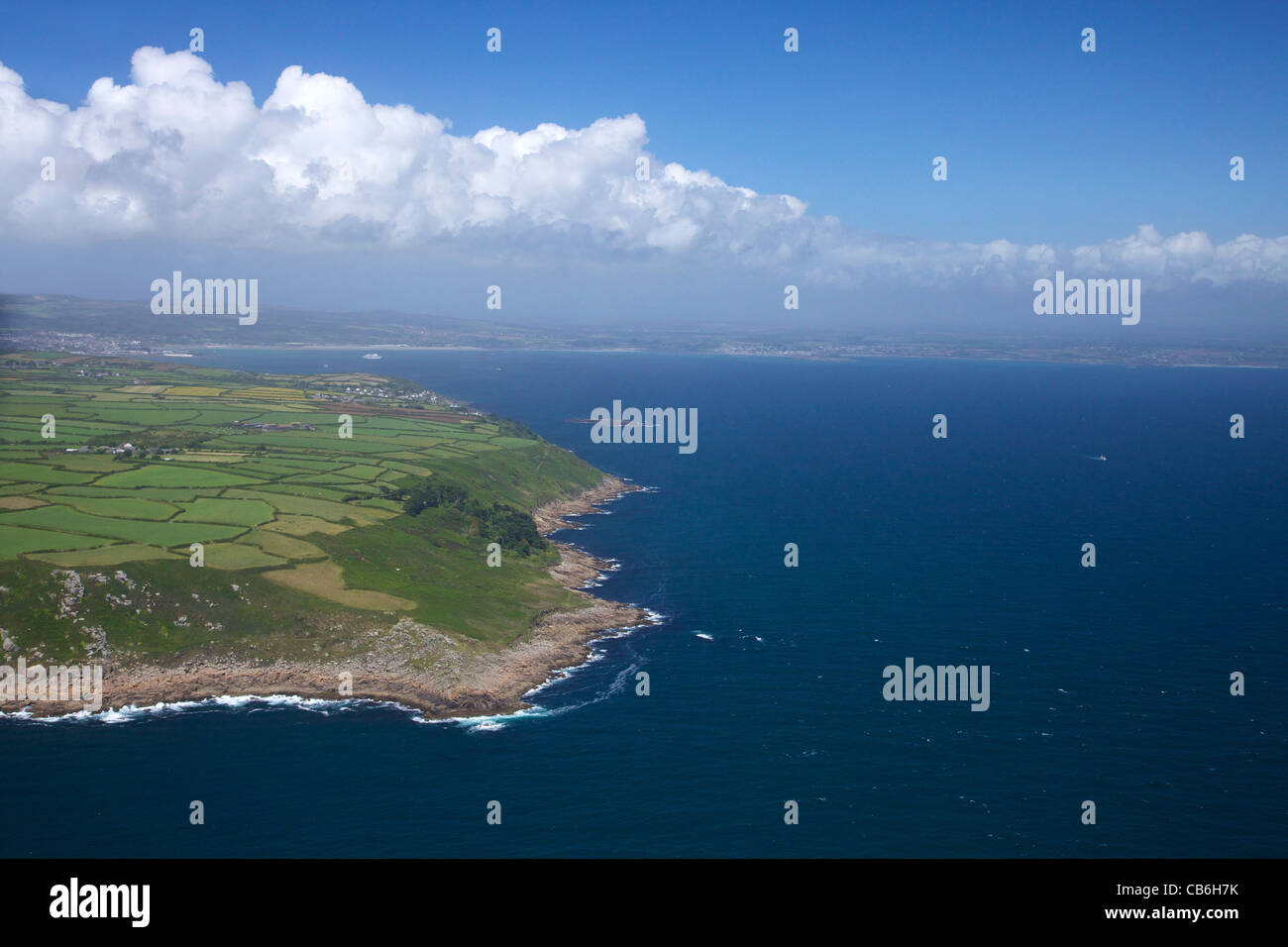 Luftaufnahme der Küste zwischen später und Mousehole, Lands End Halbinsel, West Penwith, Cornwall, England, UK, Vereinigtes Königreich, G Stockfoto