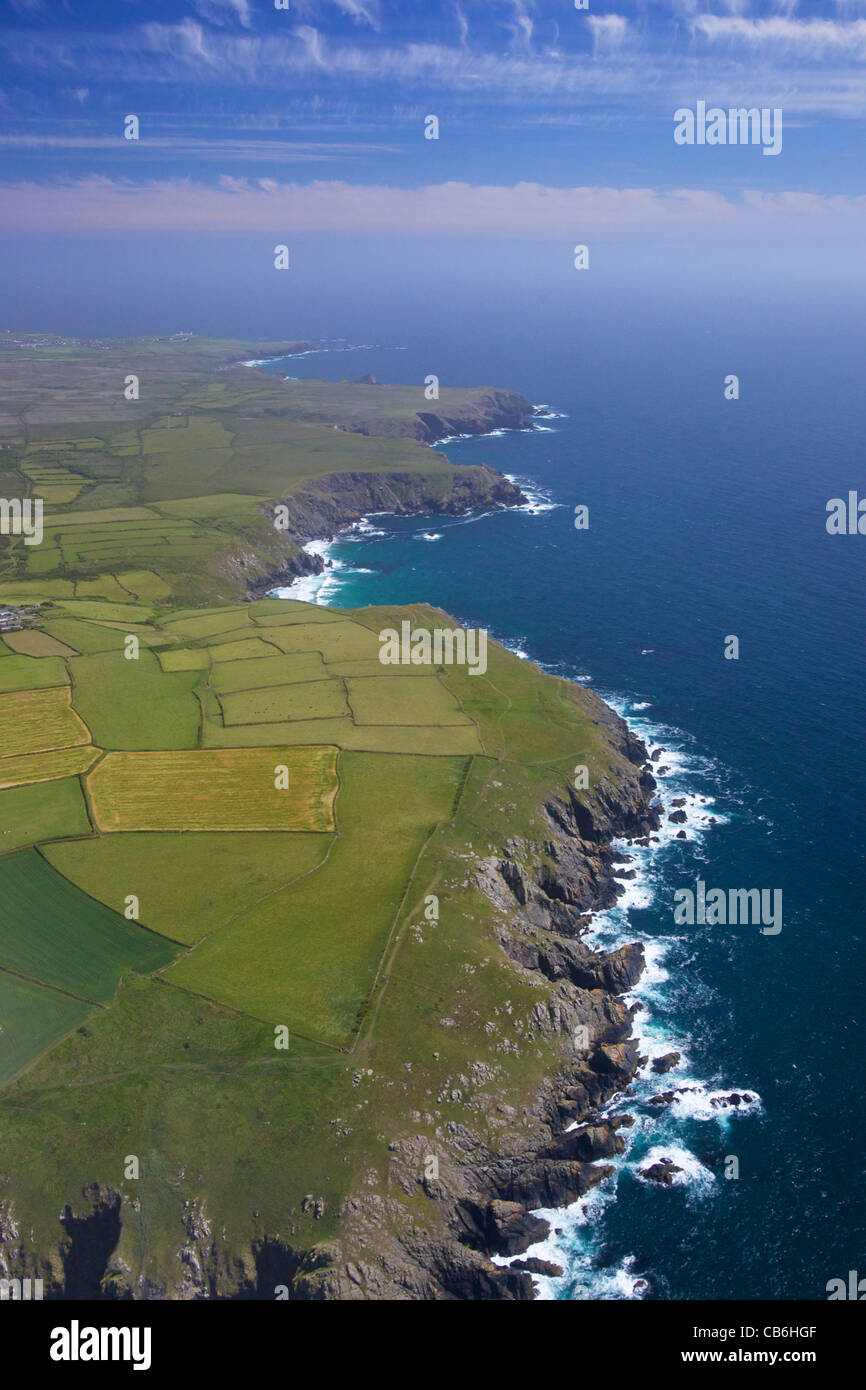 Luftaufnahme von Predannack Head Blick nach Süden, Lizard Halbinsel, im Sommersonne, Cornwall, Südwestengland, UK, Vereinigtes Königreich, Stockfoto