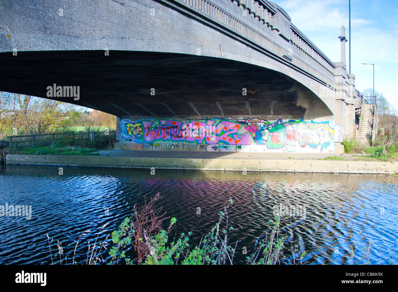 Graffiti bridge Fotos und Bildmaterial in hoher Auflösung Alamy