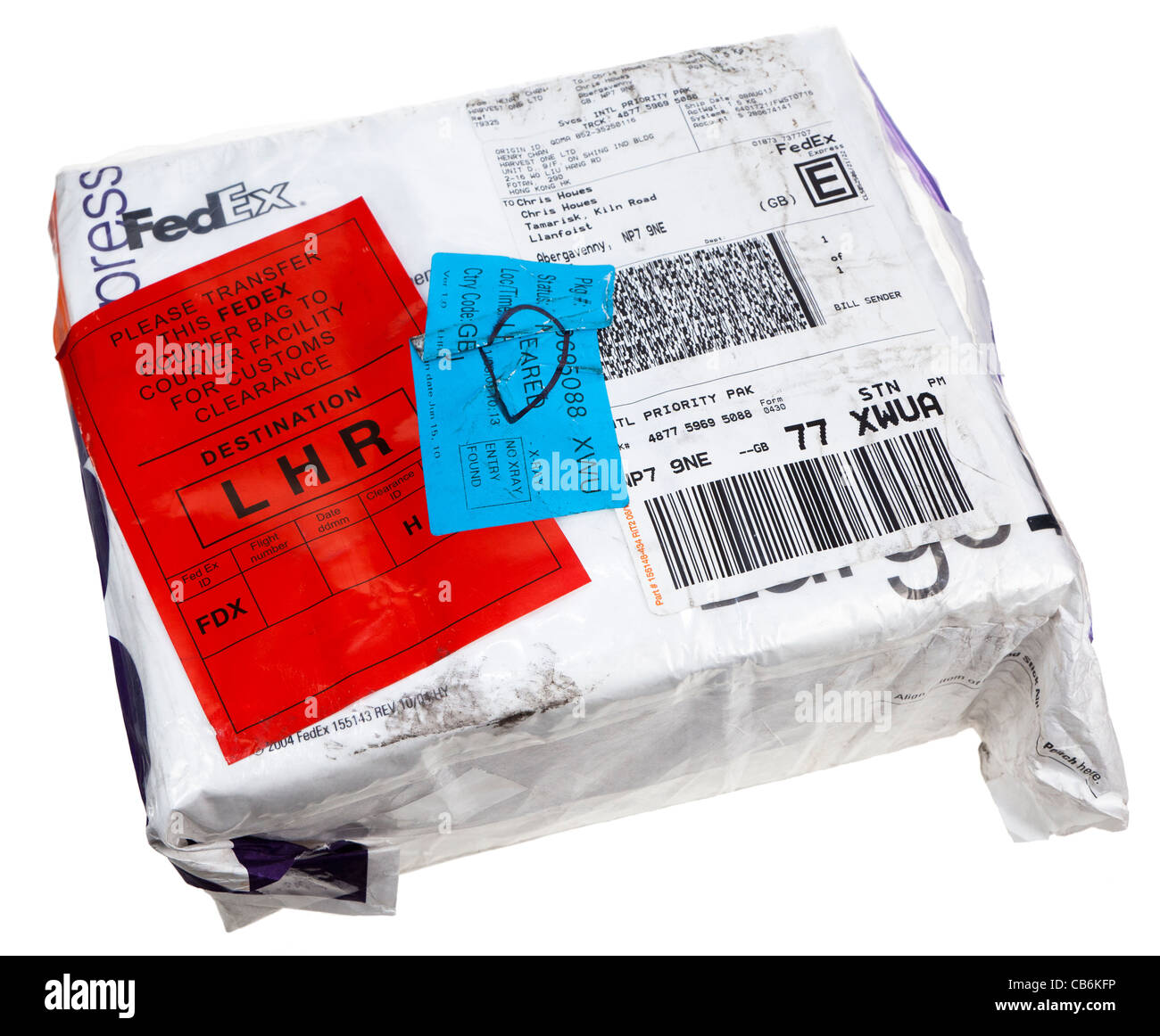 Internationalen Paket geliefert von Fedex mit Luftpost Customs Clearance Aufkleber UK Stockfoto