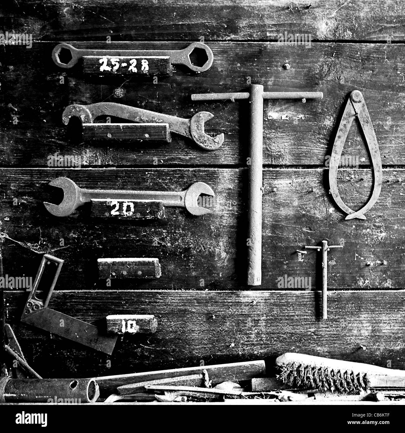 Arbeitswerkzeuge in alten Werkstatt Stockfoto