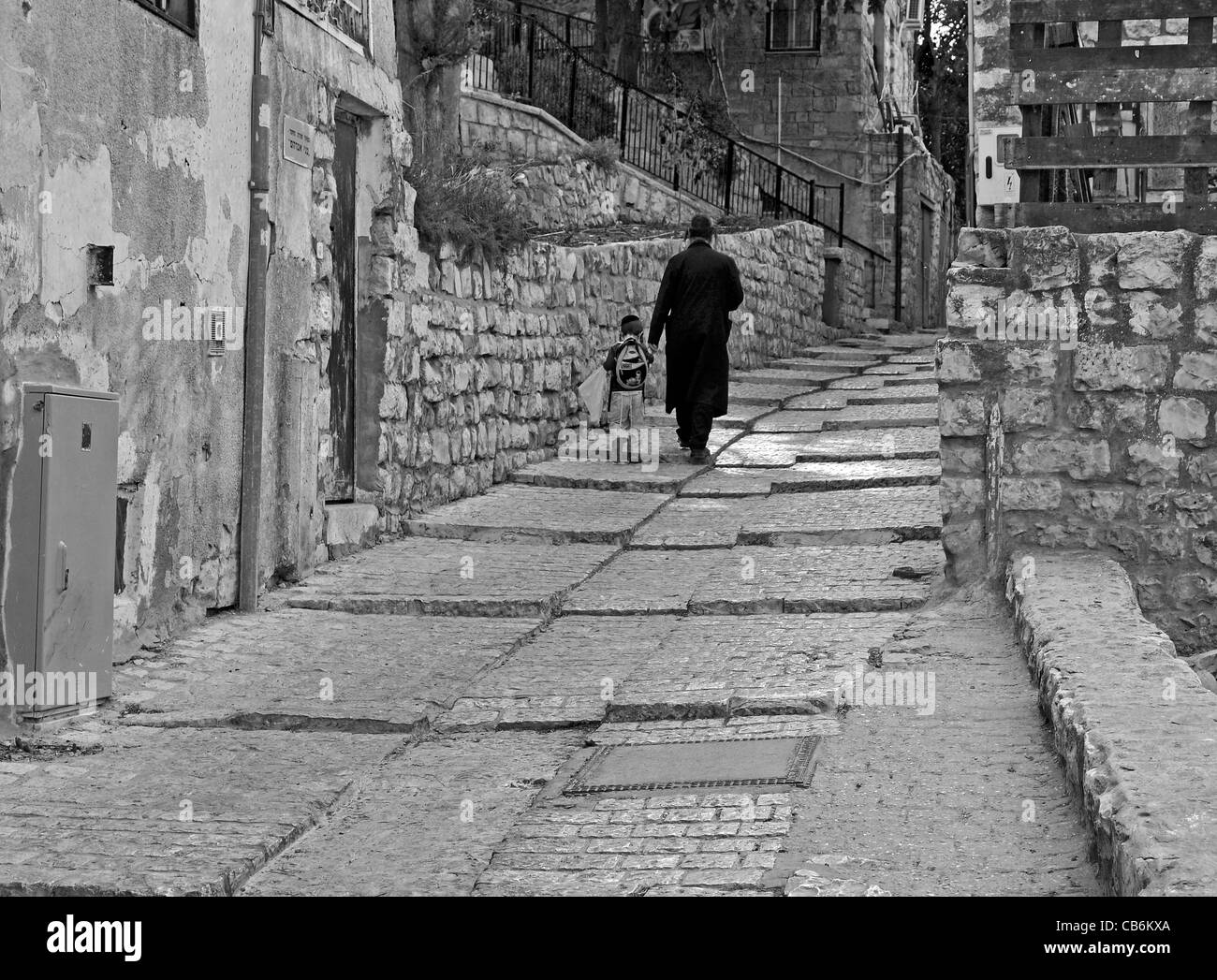 Vater Sohn zur Schule, Safed, Galiläa, Israel, Asien, Mittlerer Osten führen Stockfoto