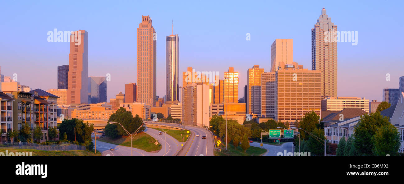 Blick auf die Wolkenkratzer in der Innenstadt von Atlanta, Georgia, USA. Stockfoto