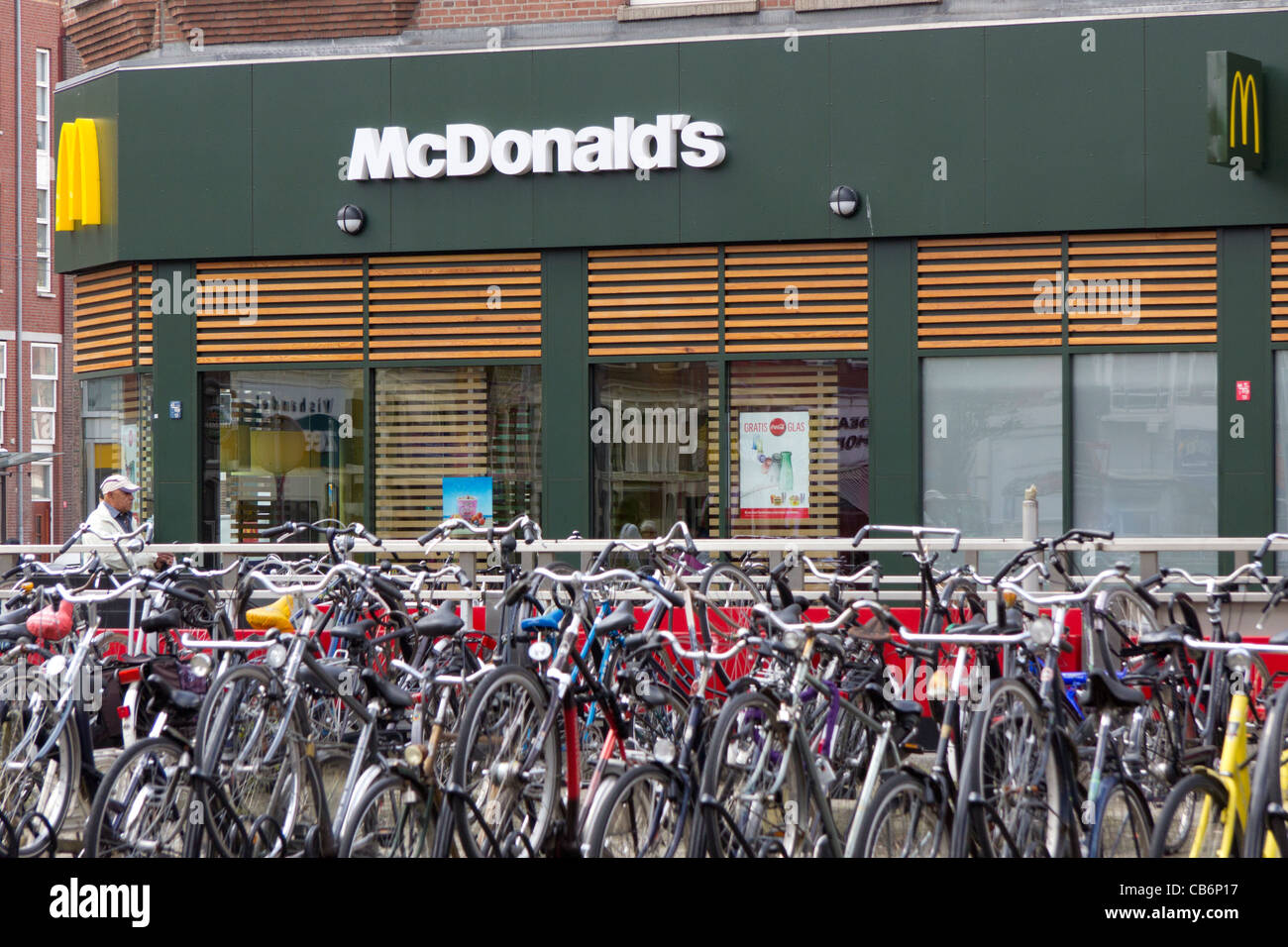 Eine Filiale von McDonalds im Bereich Delfshaven, Rotterdam, Niederlande Stockfoto