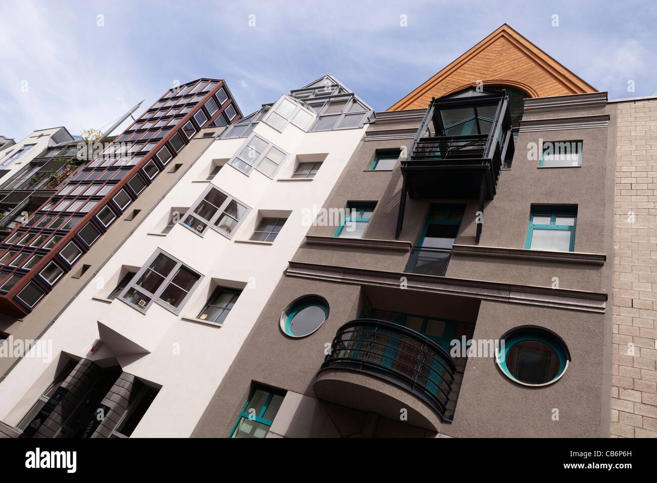 Modern gestaltet Stadthäuser auf Saalgaase - Frankfurt am Main, Deutschland. Stockfoto