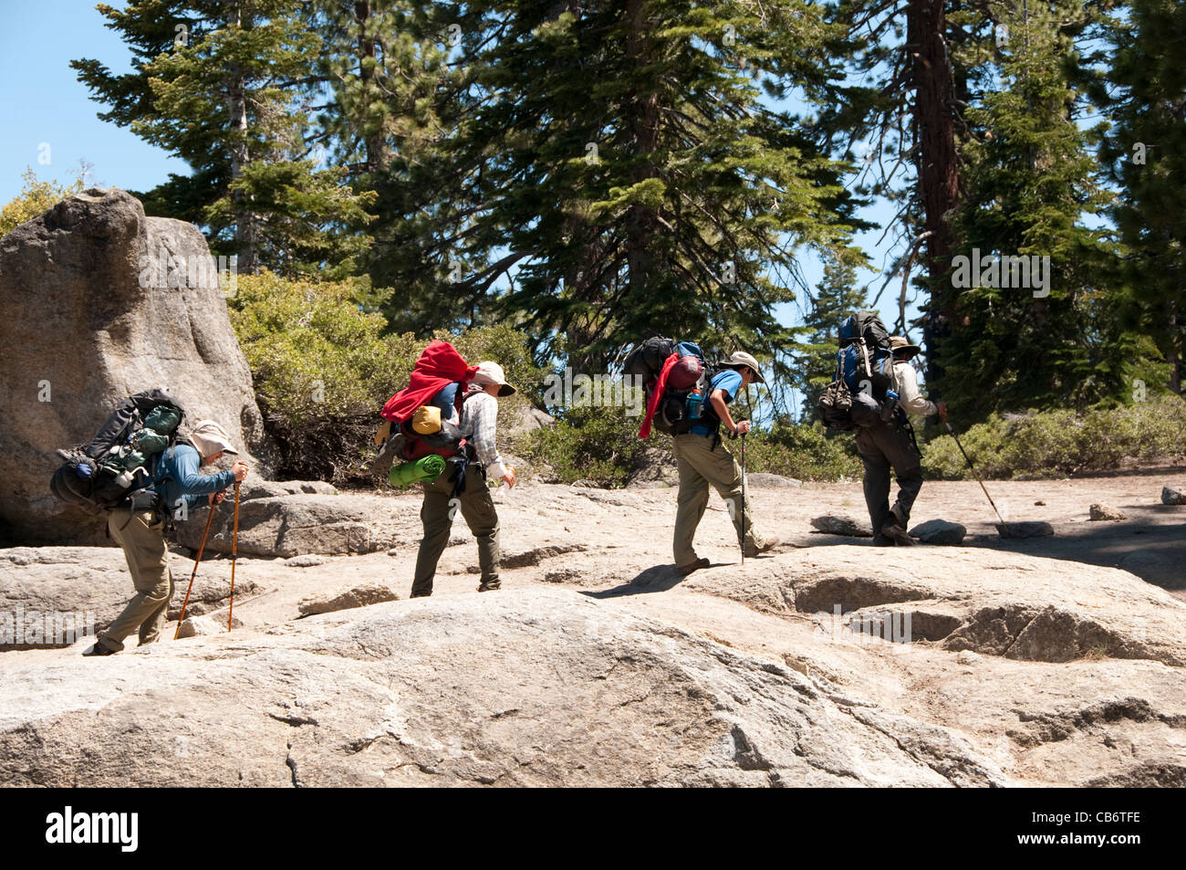 Backpacker in der Nähe von Glacier Point, Yosemite-Nationalpark, Kalifornien, USA. Foto Copyright Lee Foster. Foto # california121341 Stockfoto