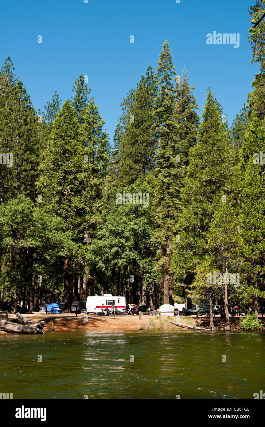 Campingplatz Nord Pines Campground Merced River Yosemite Nationalpark Kalifornien Stockfoto