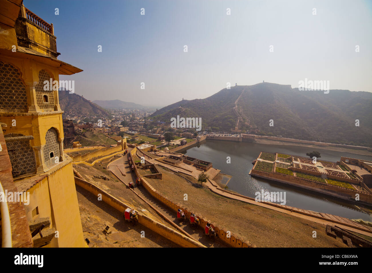 gelber Bernstein Fort Jaipur Denkmal See Sonne Stockfoto