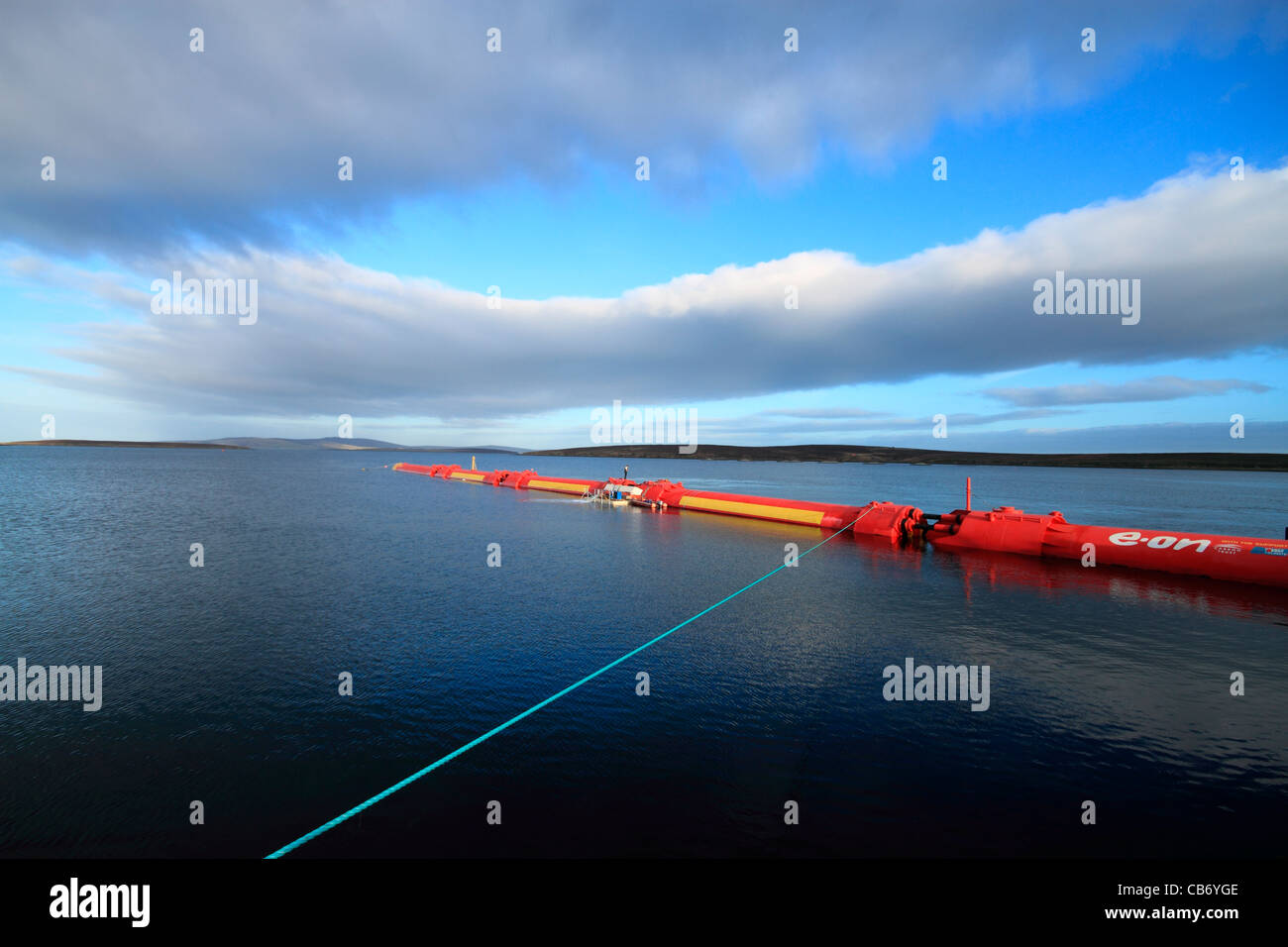 Orkney, Pelamis 2 Wave Energy Converter an korenbloemen Stockfoto