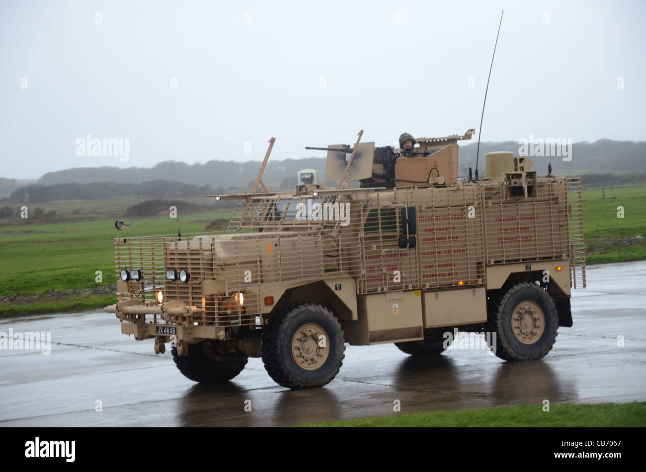 Welsh Guards training für Afghanistan mit Ridgeback in Castlemartin Schießplatz, West Wales Ridgback gepanzerte Personal carr Stockfoto
