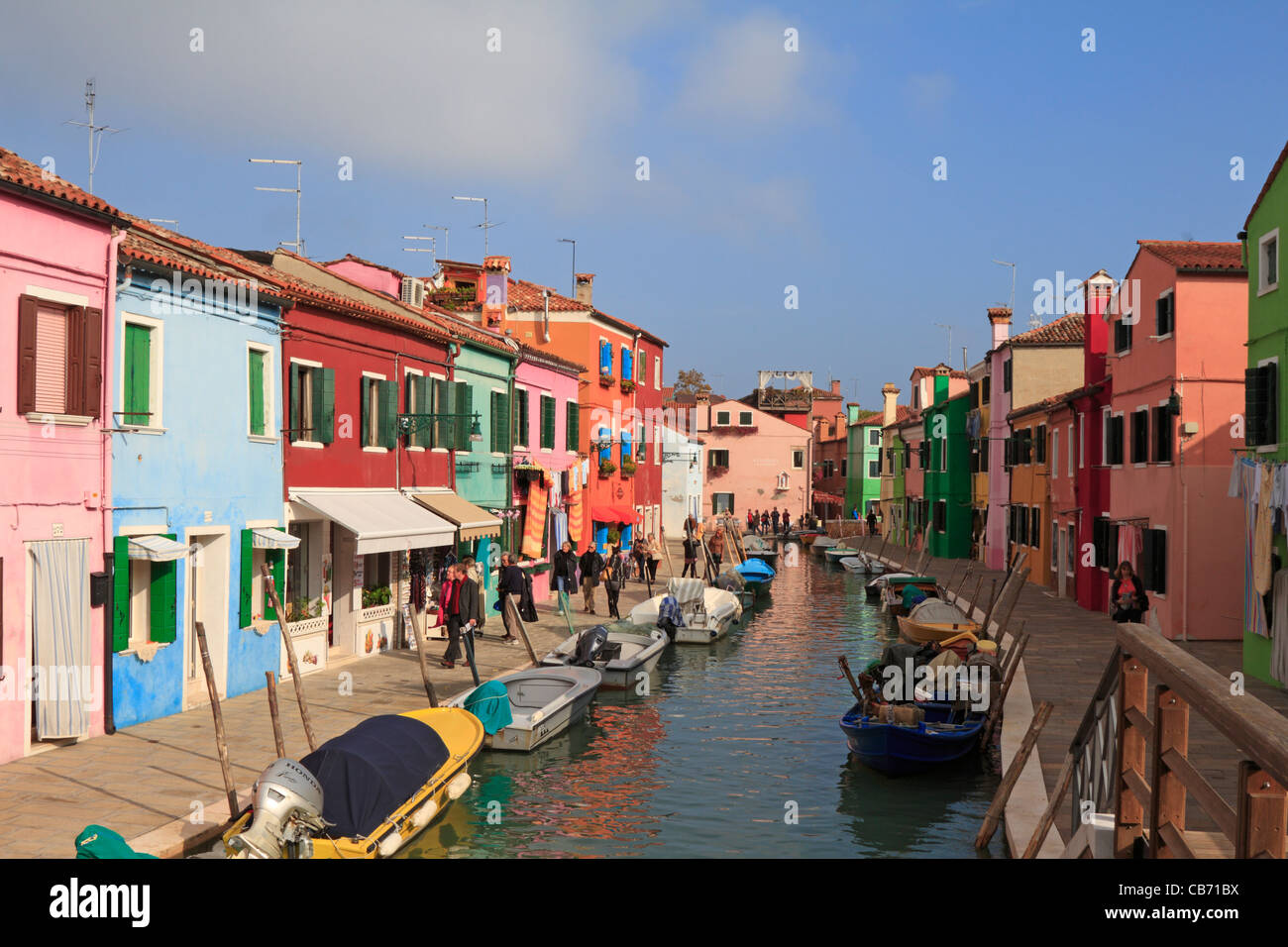 Bunt bemalte Häuser an einem Kanal, Burano, Venedig, Italien, Europa. Stockfoto