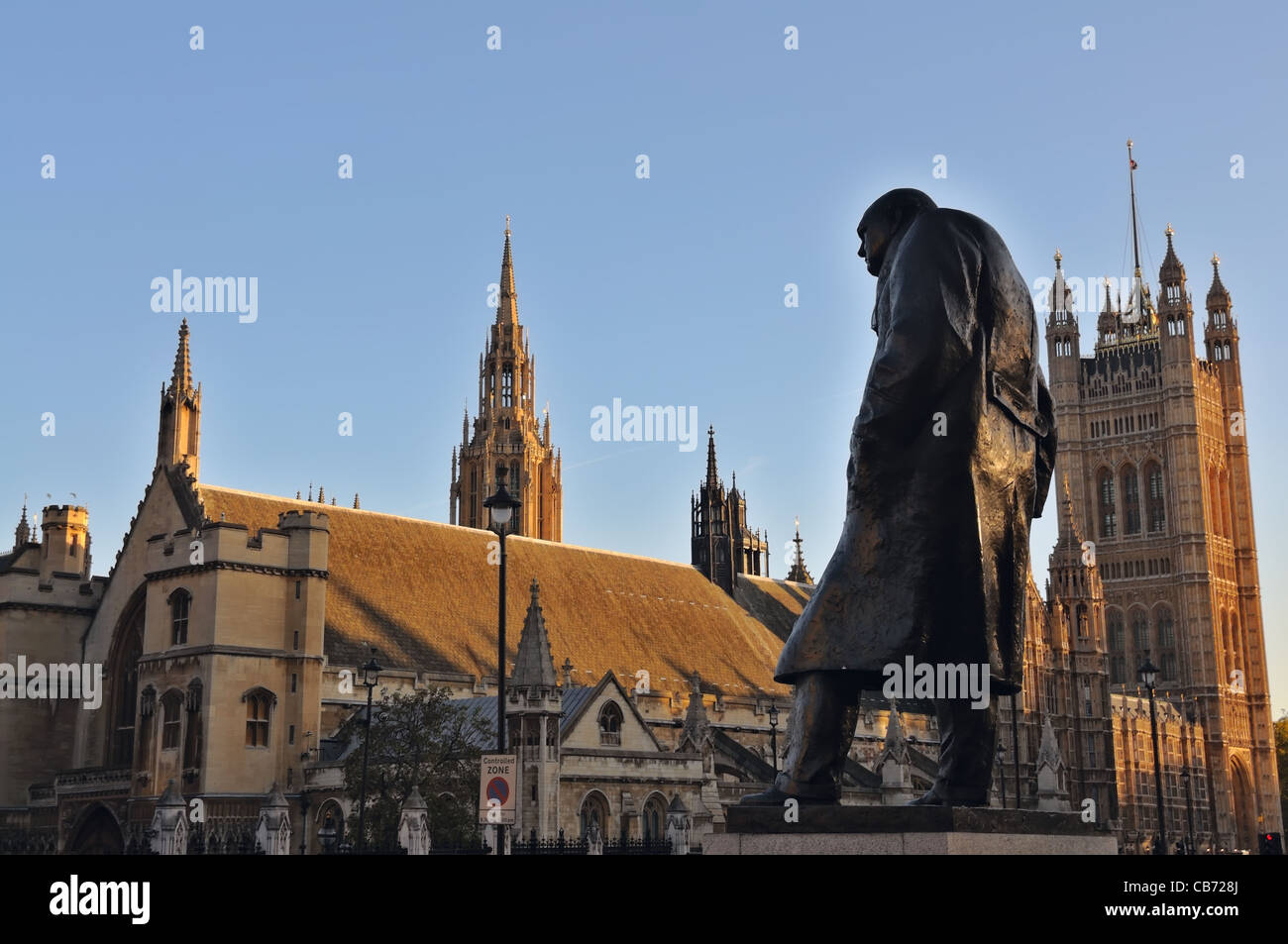 London: Haus des Parlaments und Denkmal von Sir Winston Churchill Stockfoto