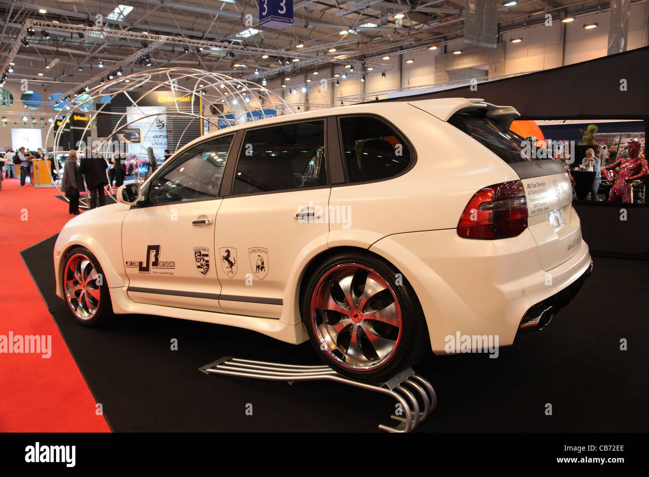 Porsche Cayenne Custom gezeigt auf der Essen Motor Show in Essen, Deutschland, am 29. November 2011 Stockfoto