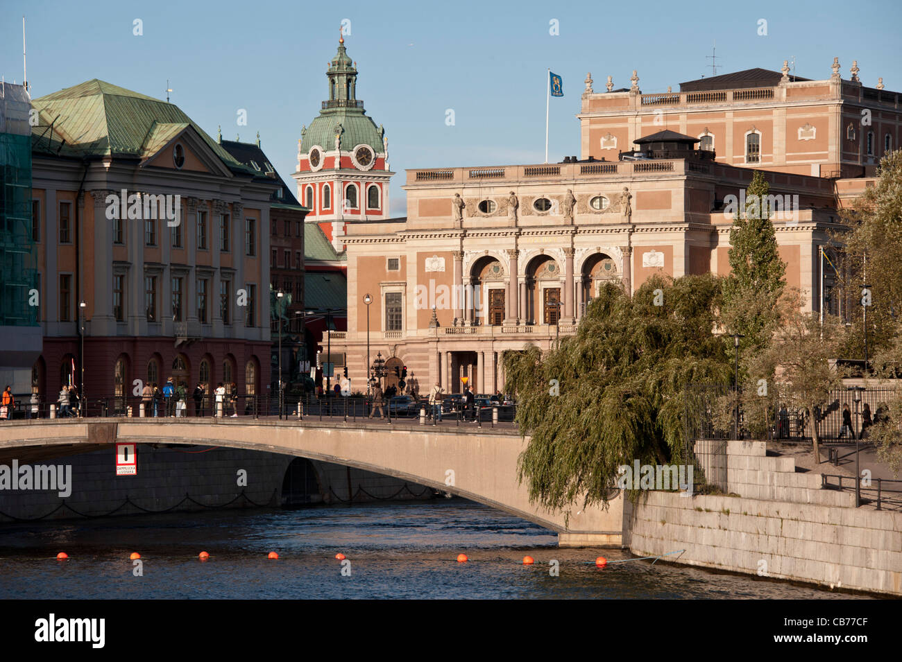 Stockholm die schwedische Außenministerium, UD, auf der linken Seite, Jacobs Church und die Königliche Oper mit Riksbron Brücke Stockfoto