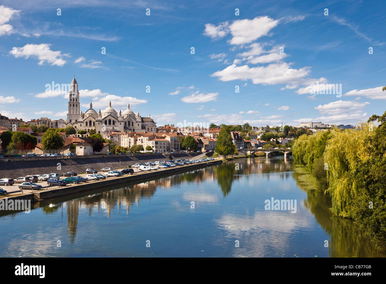Dordogne - Perigueux-St-Front-Kathedrale und Fluss Isle ...