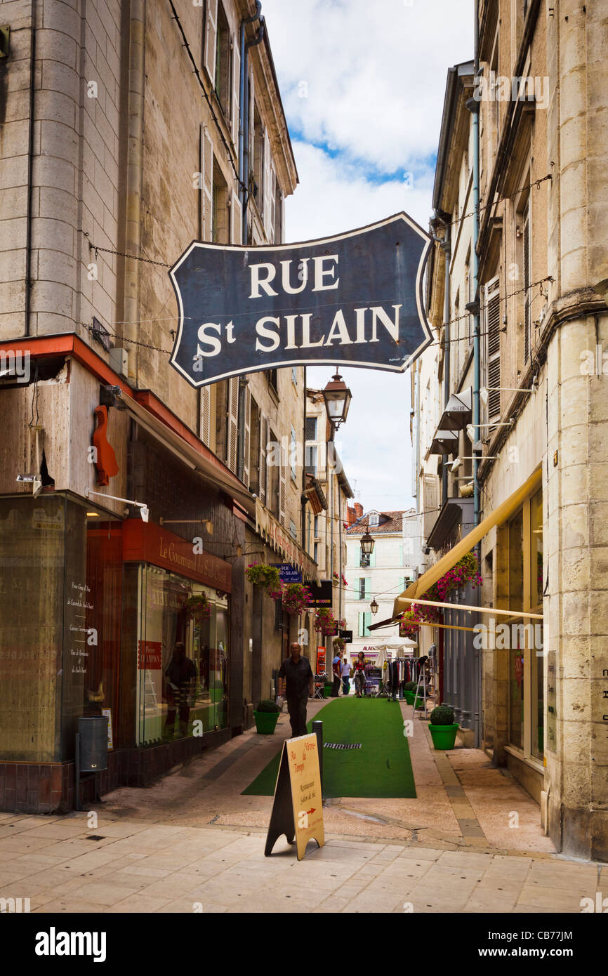 Perigueux, Frankreich - Geschäfte in der Rue St Silan, Perigueux, Dordogne, Frankreich Stockfoto