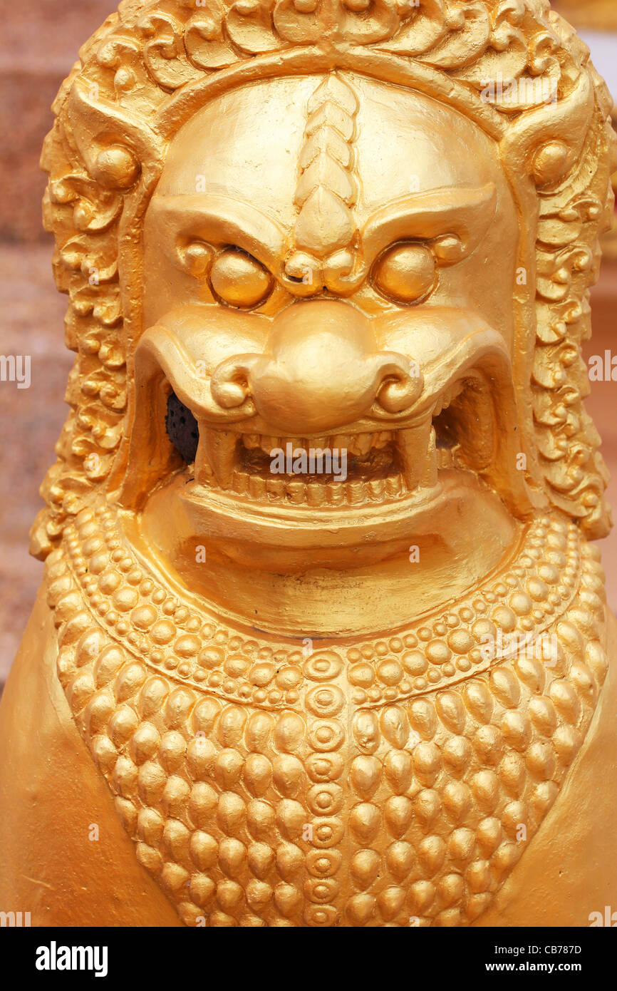 Goldenen Löwen-Statue in Thailand. Stockfoto