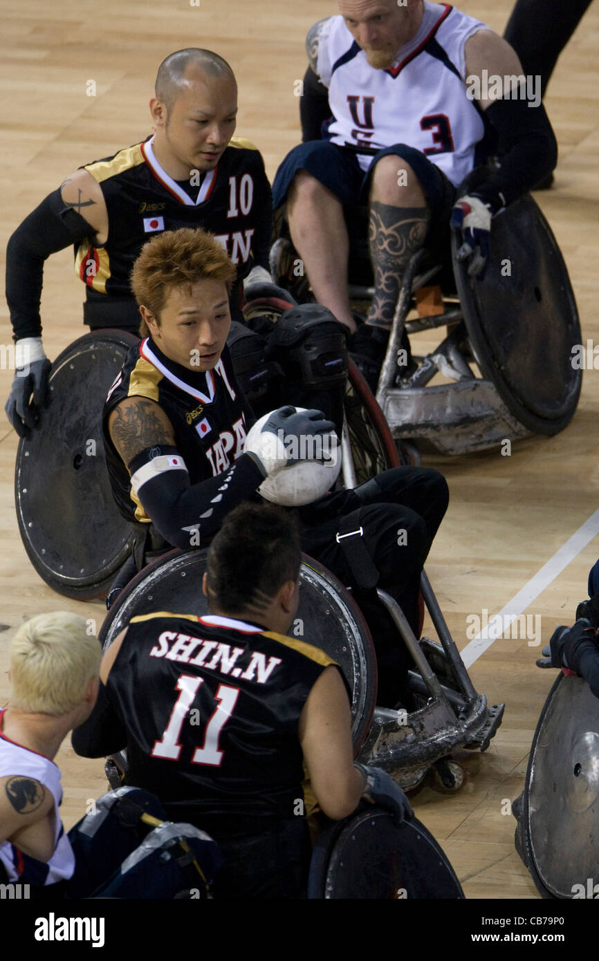 13. September 2008: Paralympics, U. S. Männer Rollstuhl-Rugby (weiß) vs. Japan (dunkel) Halbfinale passen U.S.won, 44-37. Stockfoto