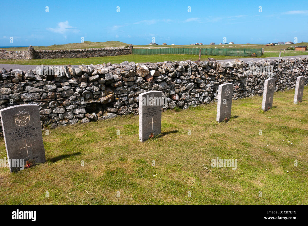 Zweiten Weltkrieg Grabsteine in Cladh Mhuire Friedhof auf der Insel Benbecula in den äußeren Hebriden Stockfoto
