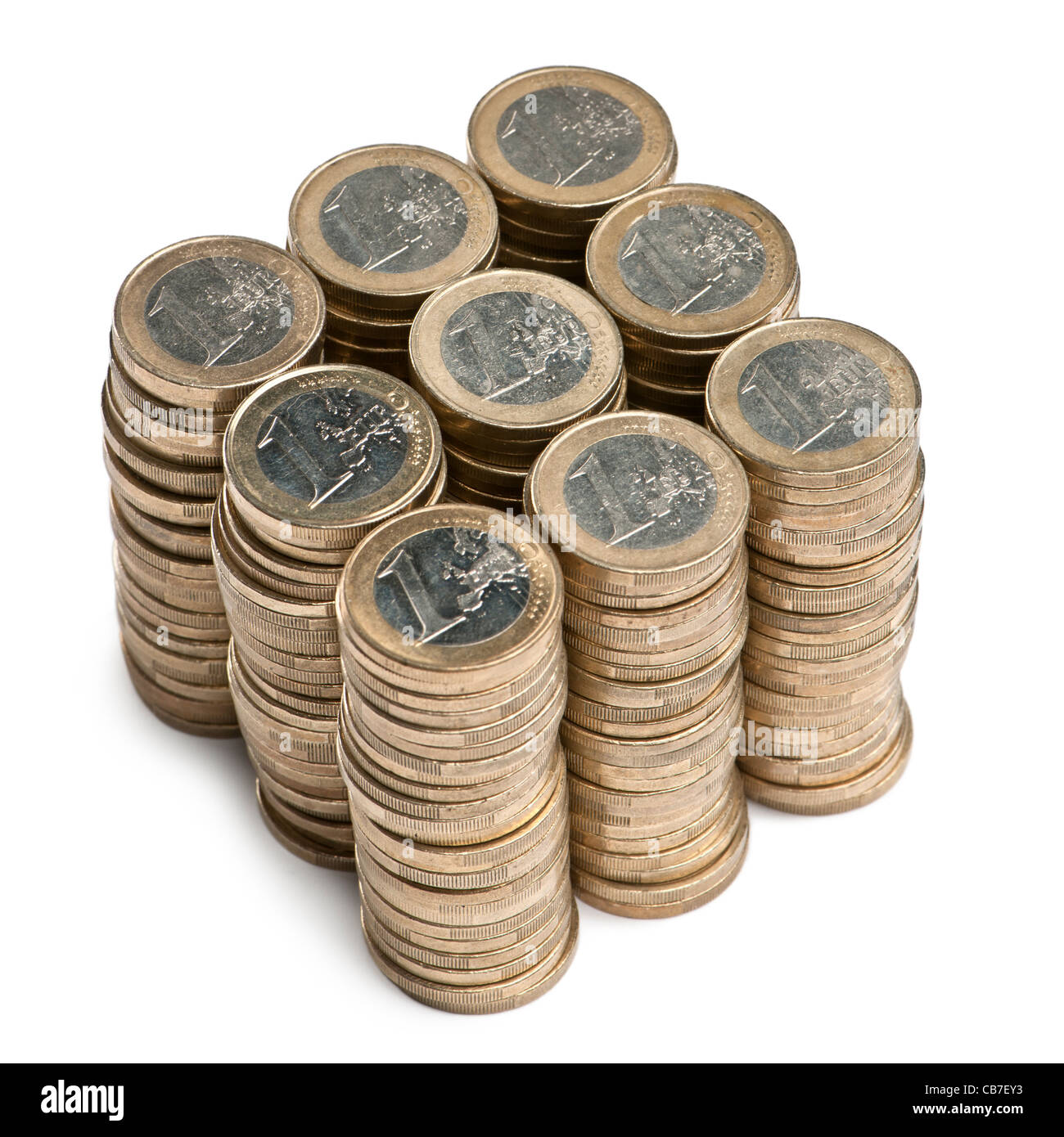 Stapel von 1-Euro-Münzen vor weißem Hintergrund Stockfoto