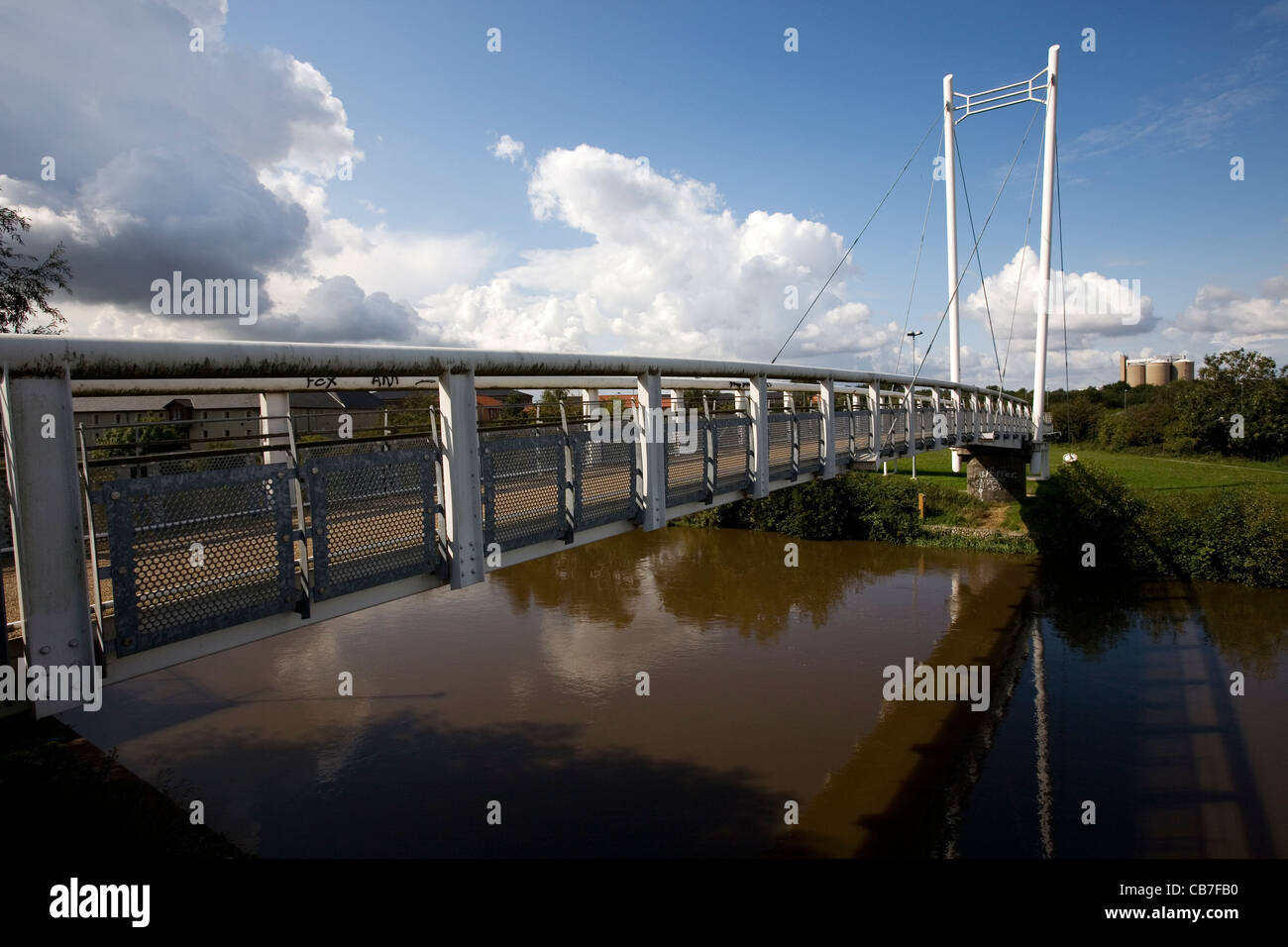 Fußgängerbrücke Fluss Trent am Newark Nottinghamshire Stockfoto