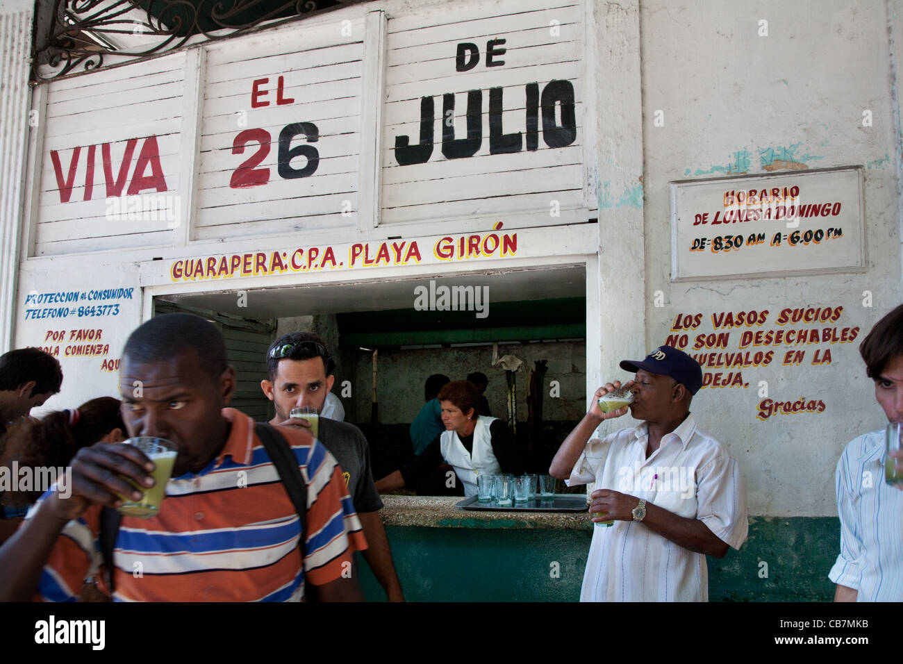 Limonade am Bar 26 de Julio, Havanna (La Habana), Kuba Stockfoto