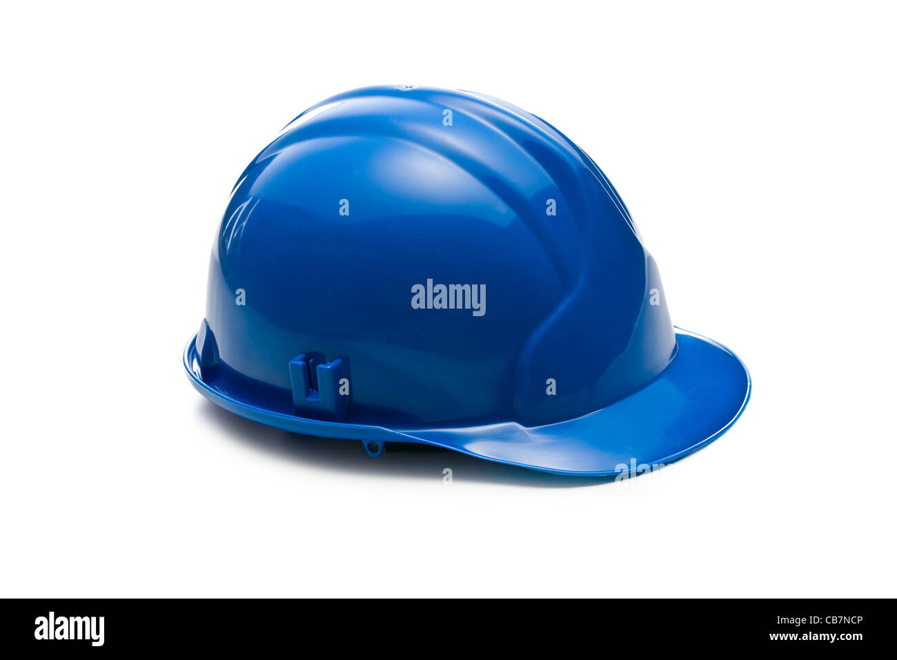 blaue Bauarbeiterhelm auf weißem Hintergrund Stockfoto