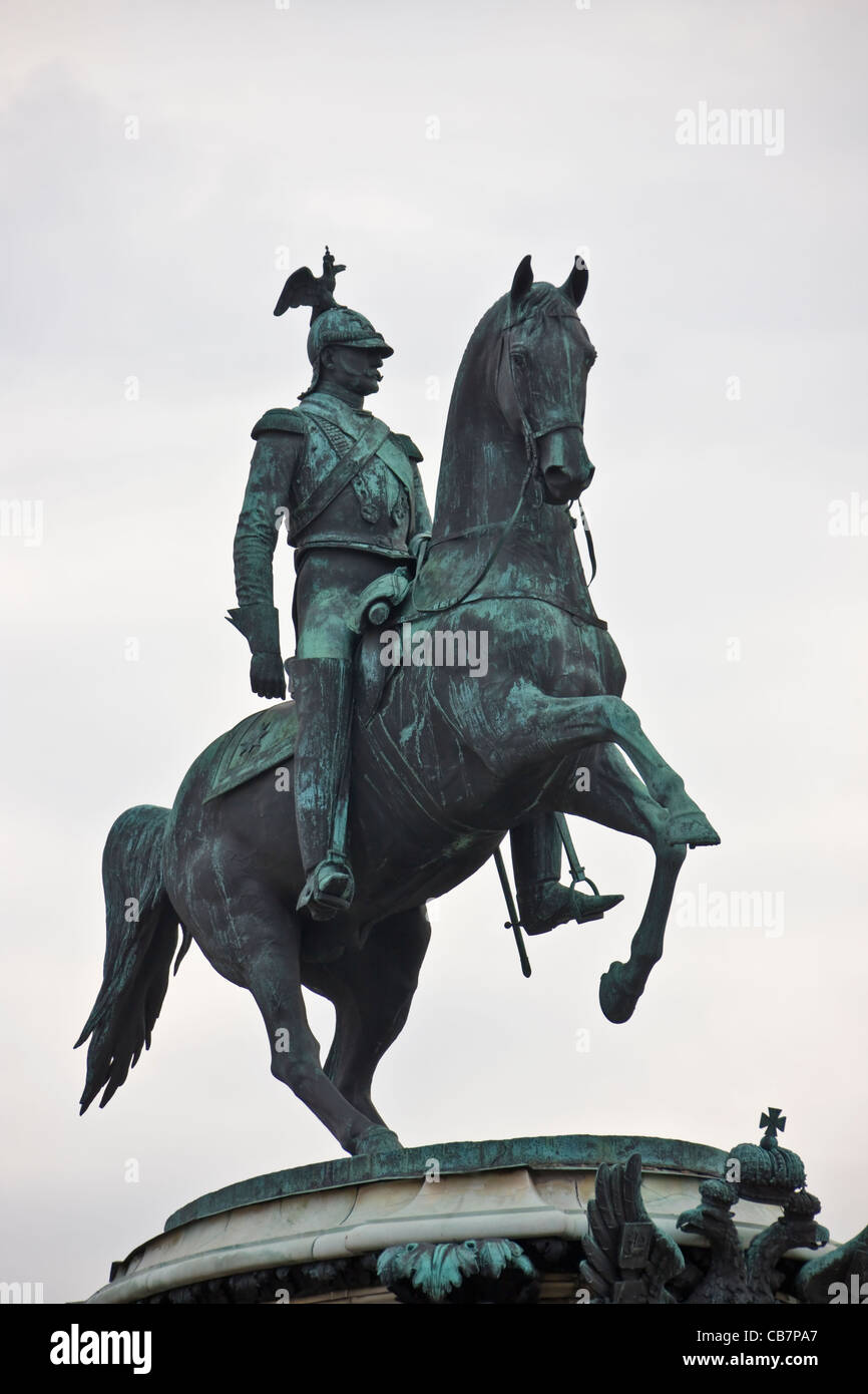 Statue von Zar Nikolaus i. in St. Isaak Platz, Sankt Petersburg, Russland Stockfoto
