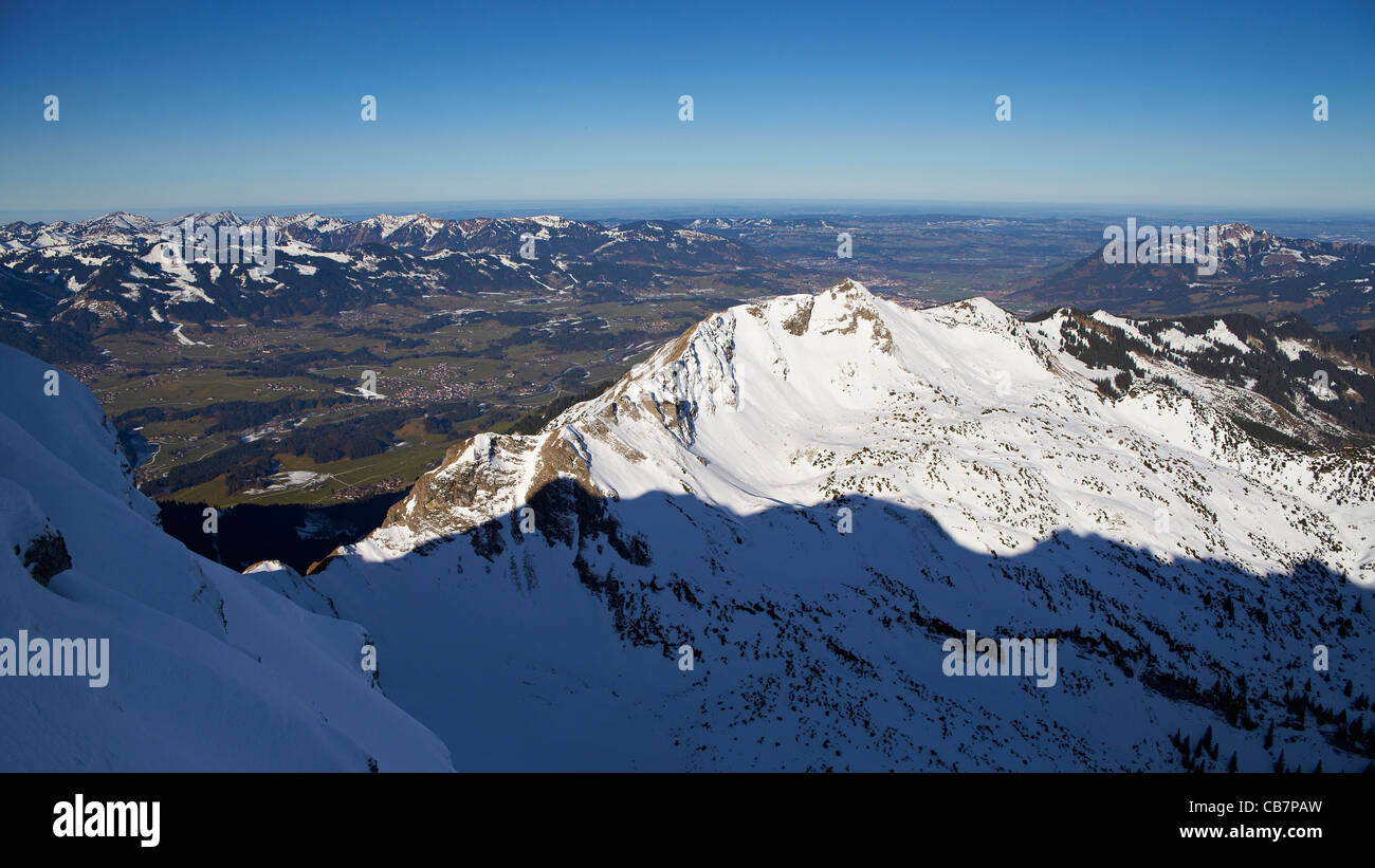 Blick vom Nebelhorn Gipfel über das obere Iller Tal Stockfoto