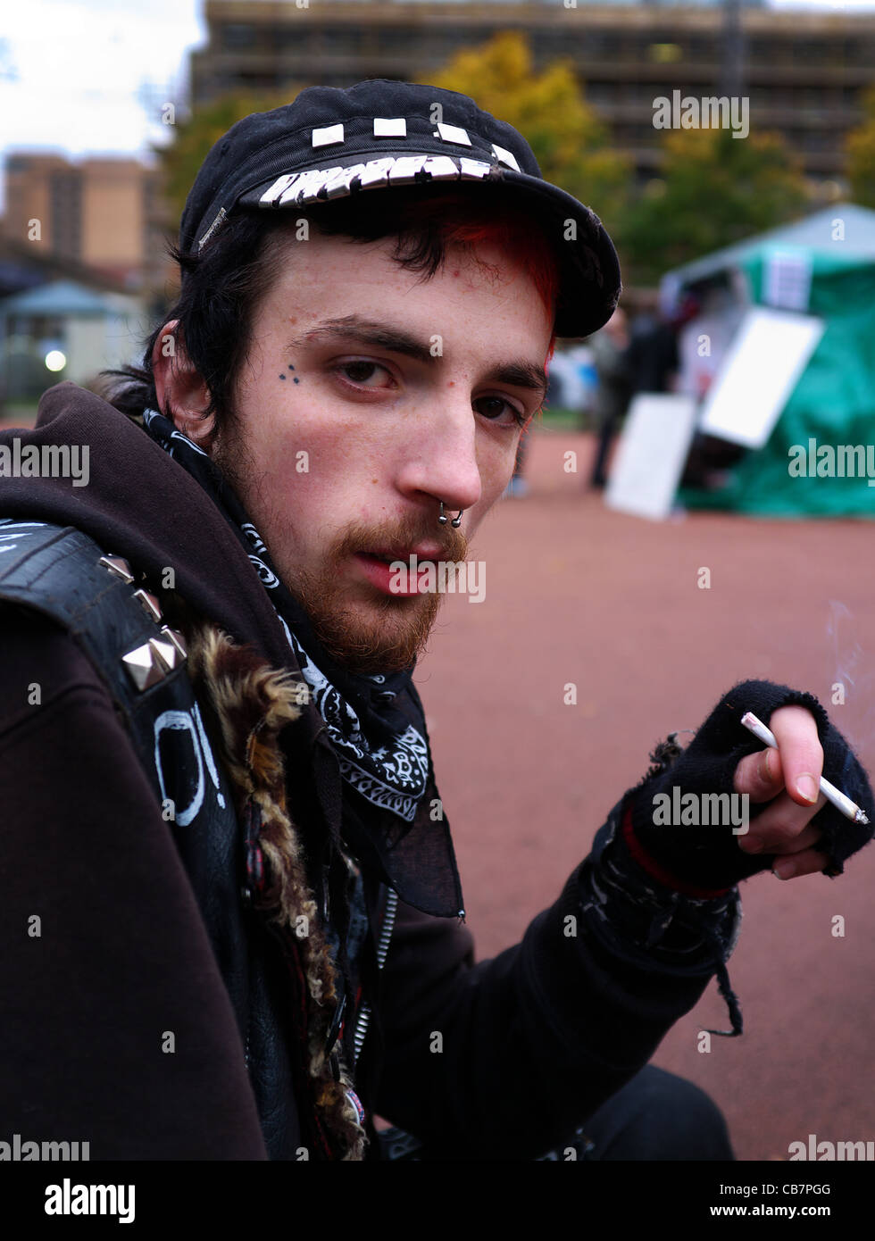 Punk-Demonstranten auf dem Campingplatz in George Square, Glasgow, Schottland. UK, Großbritannien Stockfoto