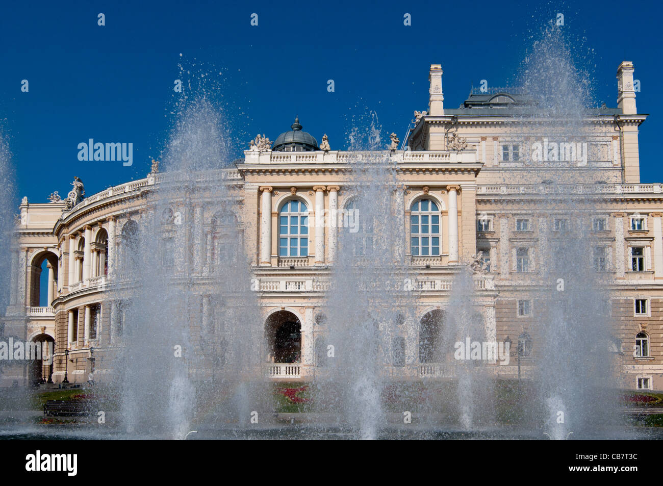 Opera House mit Brunnen in der Stadt Odessa, Ukraine. Stockfoto