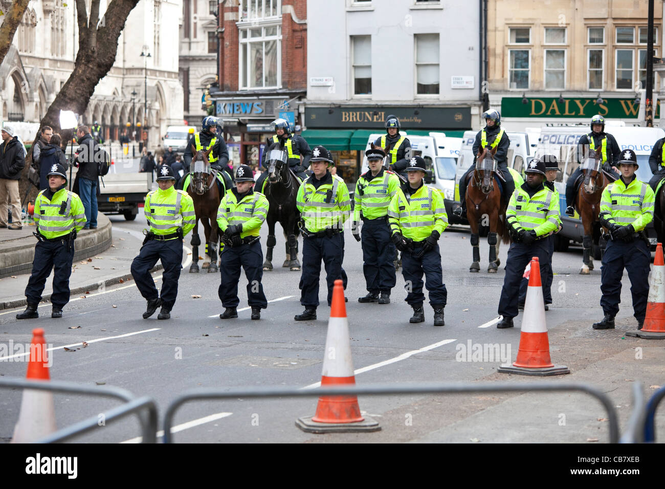 Britische Polizei bei Streik im öffentlichen Sektor (Gewerkschaften), London, England, Großbritannien. Stockfoto