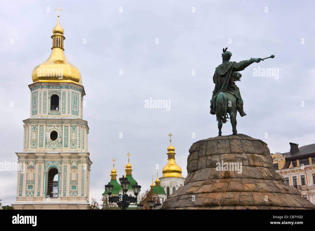 Turm und Reiter Statue Saint Sophia Cathedral, Kiev, Ukraine Stockfoto