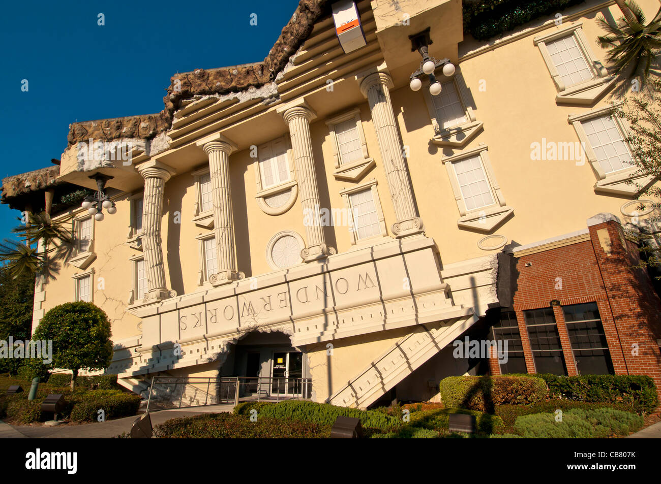 WonderWorks Attraktion kopfüber Gebäude Eingangstür International Drive Orlando, Florida Stockfoto