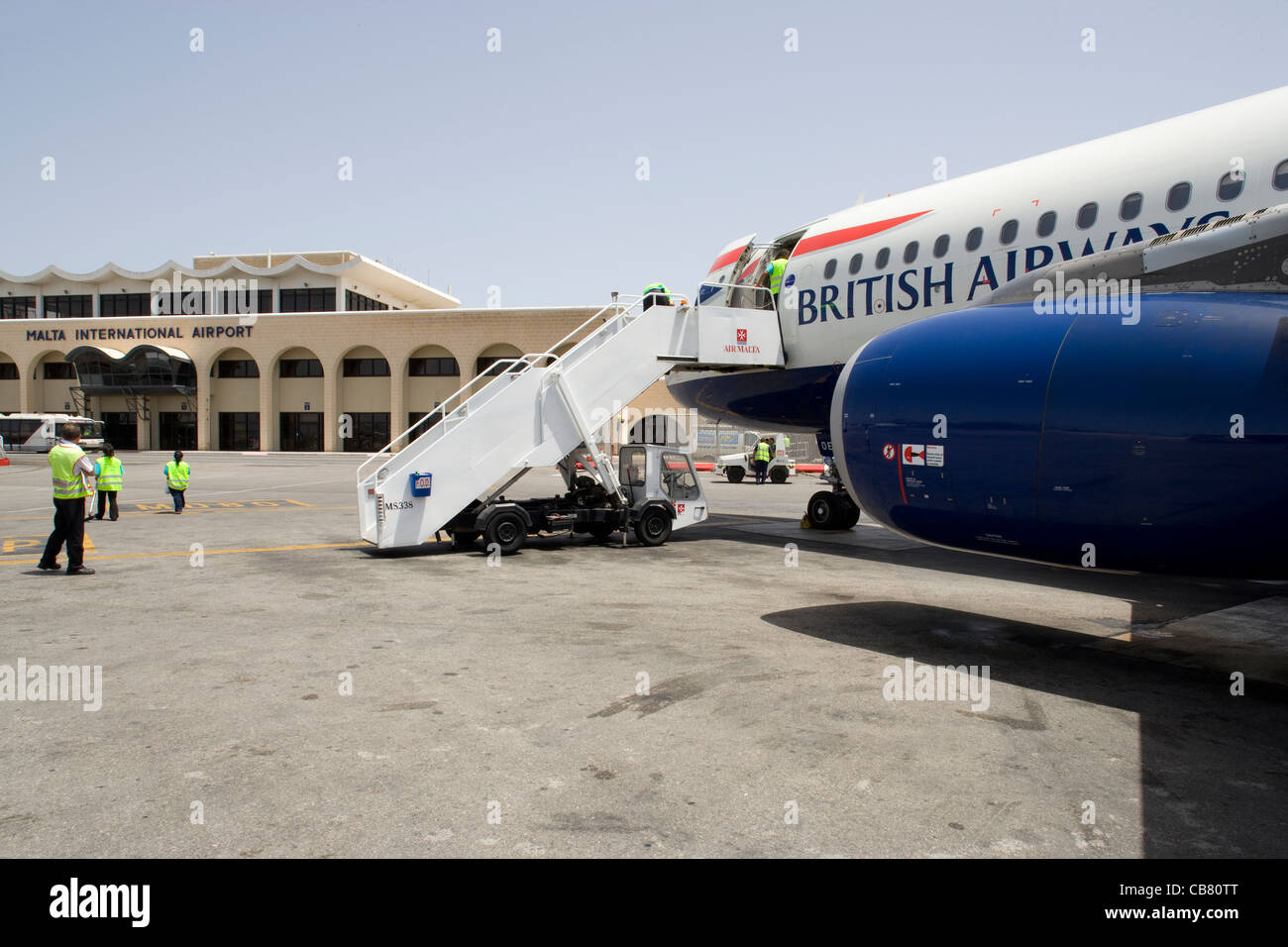Valletta: Flughafen Schürze mit Verkehrsflugzeug Stockfoto